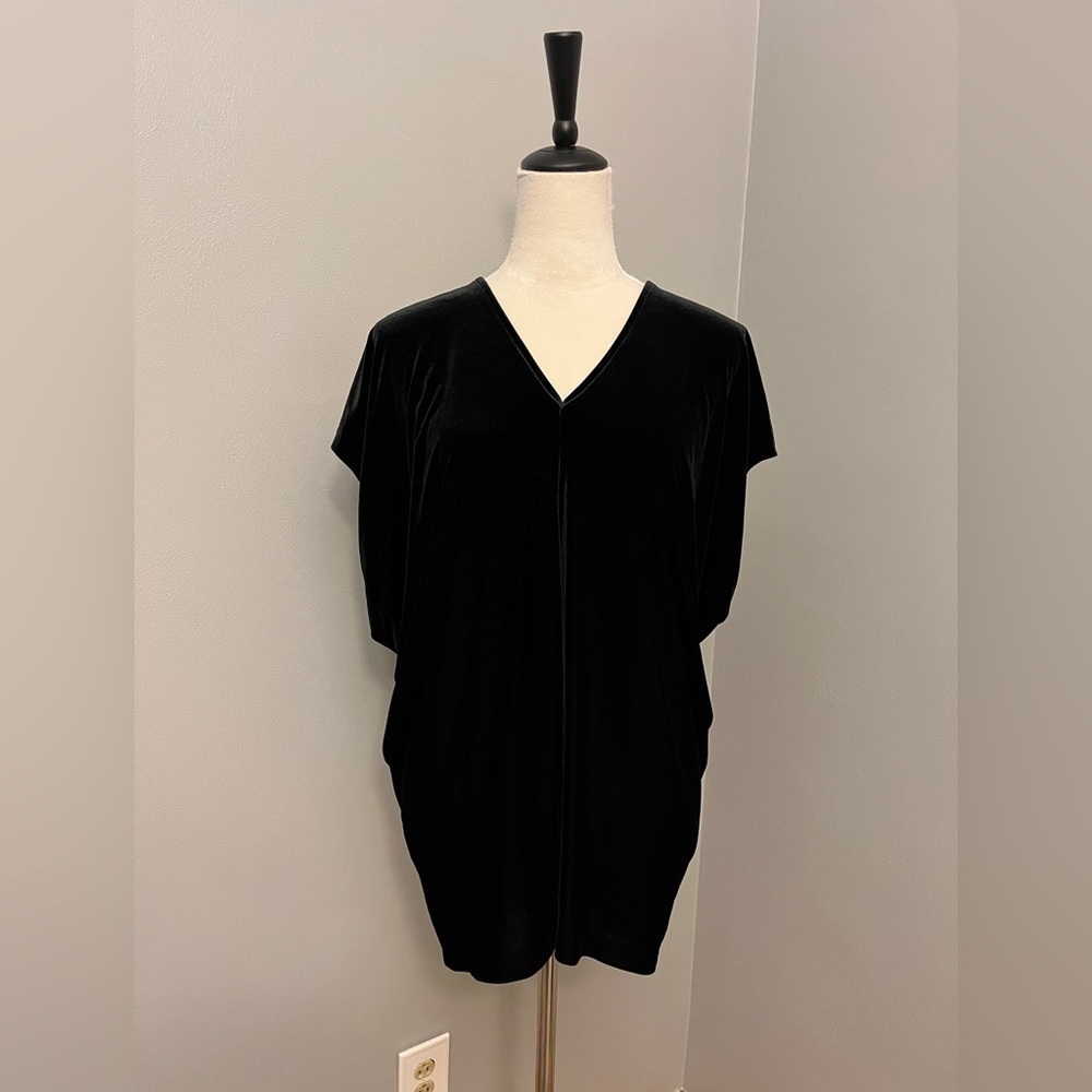 Lands’ End Black Velvet V-neck Blouse with Short Dolman Sleeves - Size 14-16 (L)